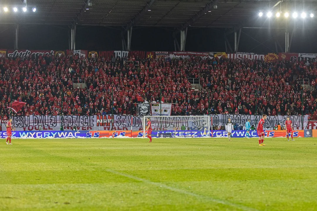 Kibice Widzewa Łódź na meczu z Jagiellonią Białystok. Zobacz zdjęcia - Zdjęcie główne