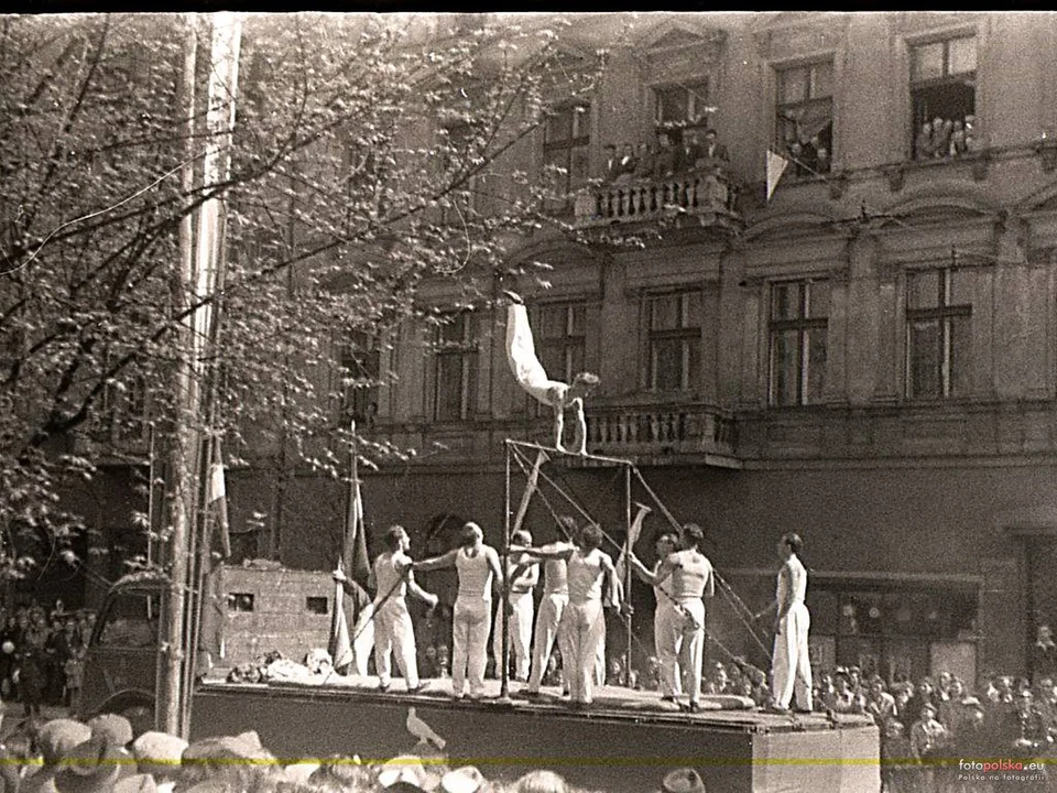 Ulica Piotrkowska w Łodzi tuż po wojnie i w latach 50-tych.