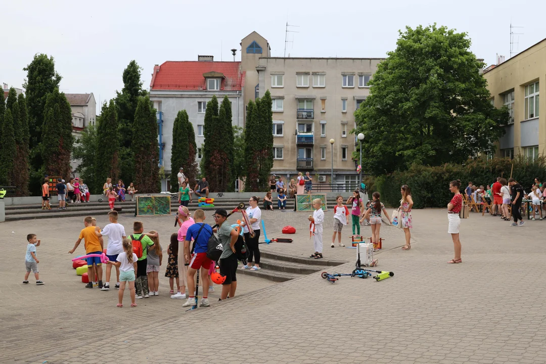 Miłe popołudnie na Podolszycach. Piknik zorganizowała Książnica Płocka [ZDJĘCIA] - Zdjęcie główne