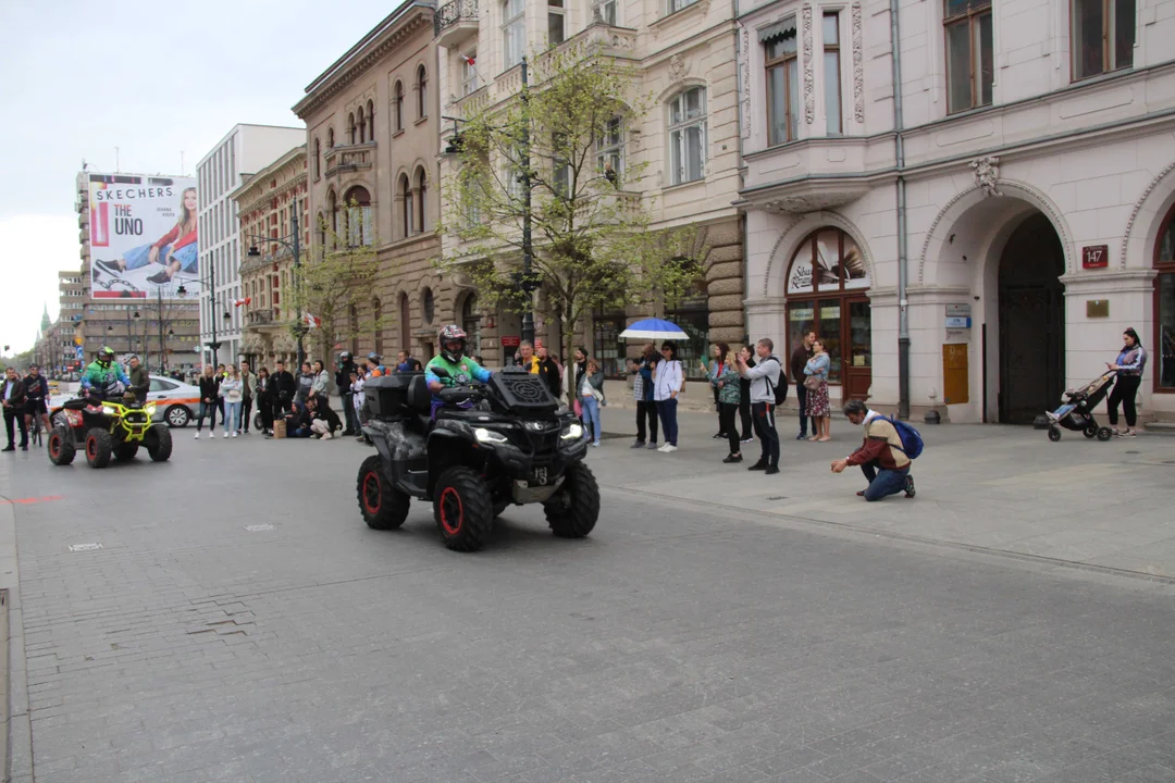 Wielka parada motocyklowa na ulicy Piotrkowskiej w Łodzi