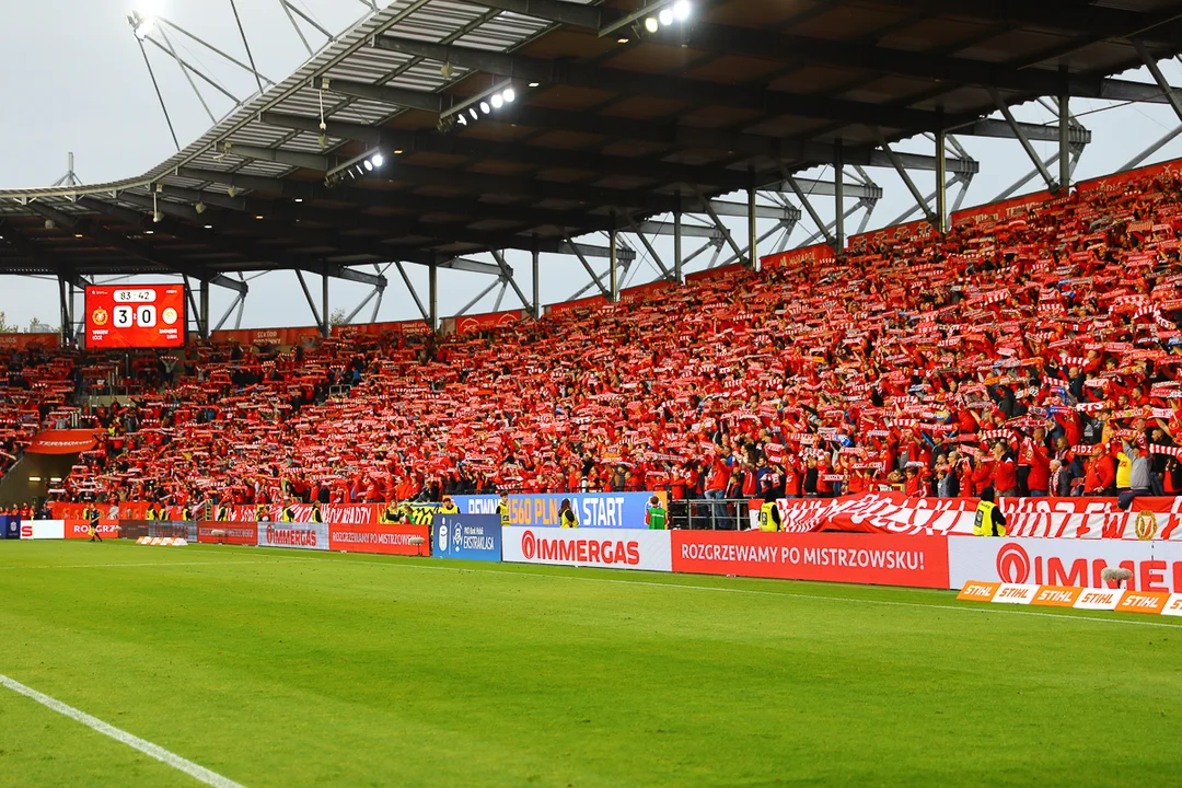 Genialny doping kibiców Widzewa na spotkaniu z Zagłębiem