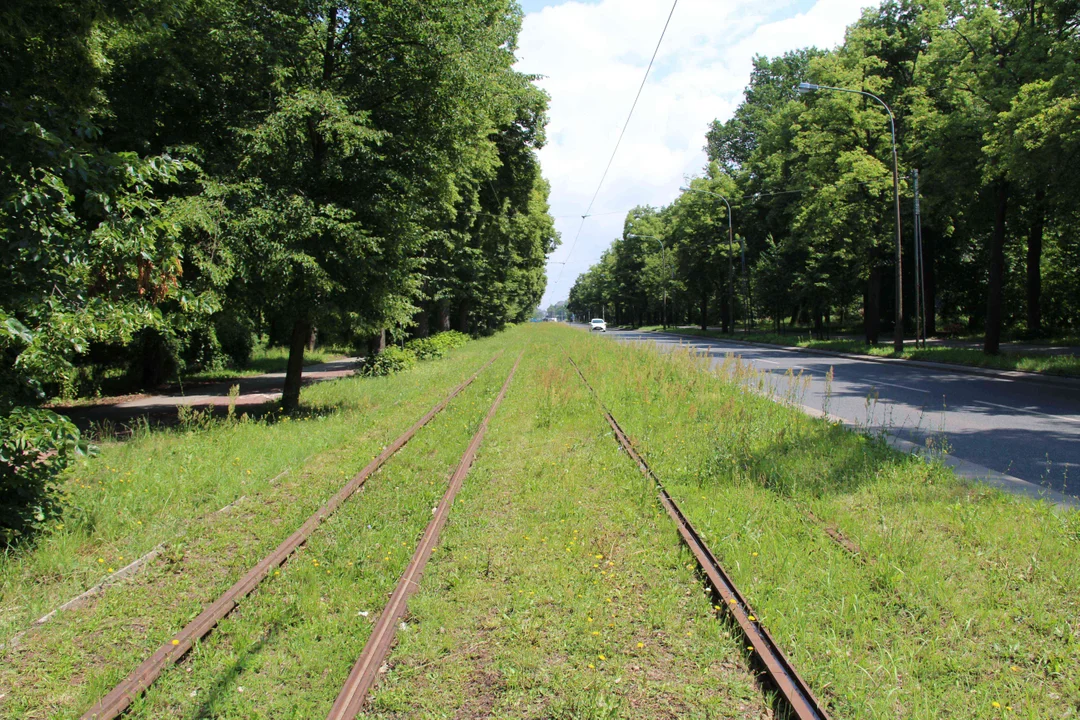 Nieczynne przystanki tramwajowe przy Konstantynowskiej