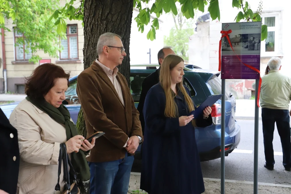 Latami uwieczniał miasto na zdjęciach. Dziś odsłonięto tablicę upamiętniającą Józefa Szymańczyka (ZDJĘCIA)