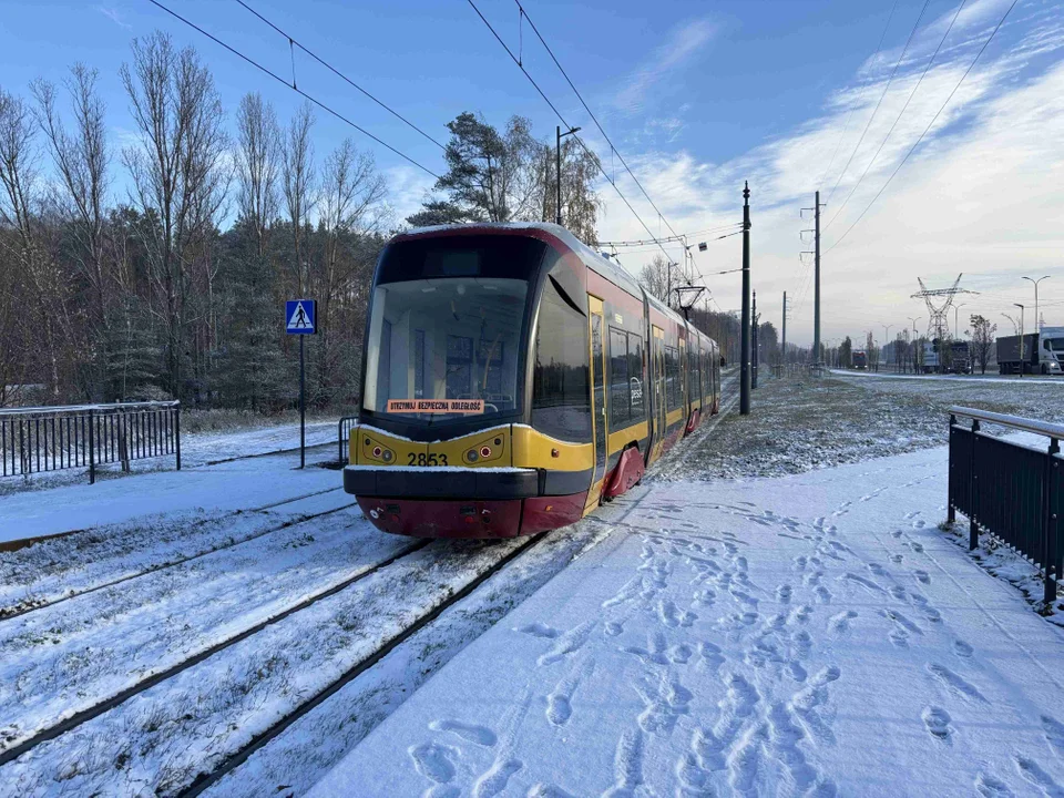 Nowy chodnik prowadzący do przystanku MPK na Olechowie gotowy