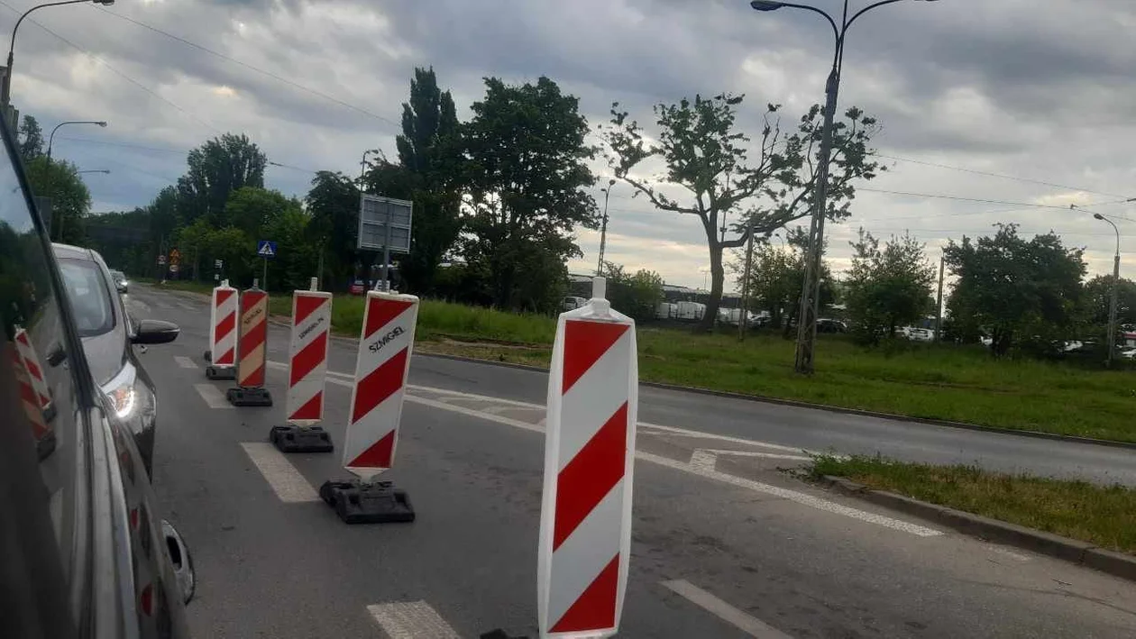 Zasłabnięcie pasażera MPK na Zachodniej, zablokowane skrzyżowanie z al. Włókniarzy. Sprawdź utrudnienia w ruchu