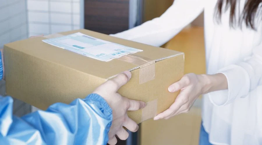 W woj. łódzkim skontrolowali przesyłki kurierskie. Zawartość niektórych z nich ich zaskoczyła - Zdjęcie główne