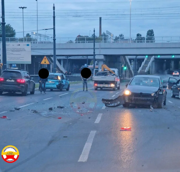 Uwaga!  Stłuczka w śródmieściu, karambol obok dworca Łódź Kaliska i zderzenie z tramwajem