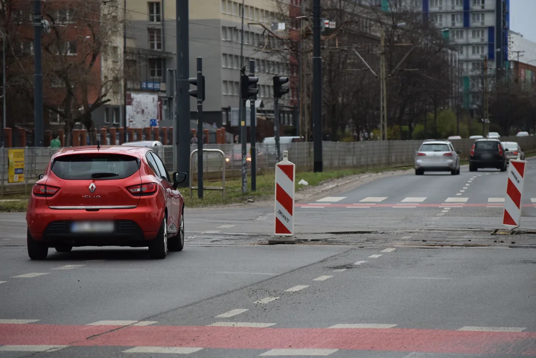 Niebezpieczne skrzyżowanie na alei Politechniki