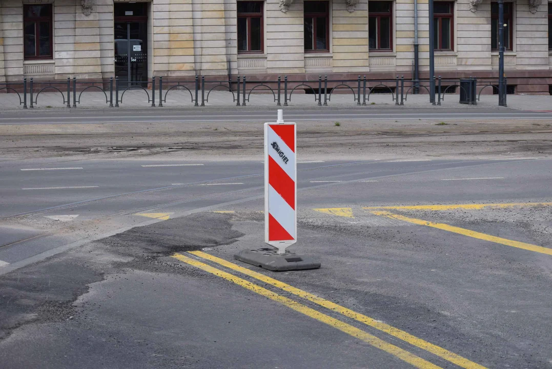 Utrudnienia dla kierowców i pieszych na skrzyżowaniu ul. Ogrodowej i ul. Zachodniej. Obok trwa budowa "Bulwarów Północnych" oraz modernizacja parku Staromiejskiego.