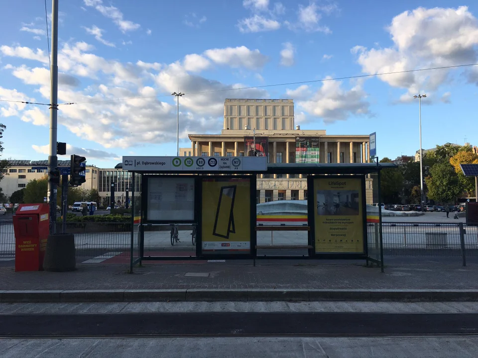 Koniec remontu pasa autobusowo-tramwajowego na pl. Dąbrowskiego w Łodzi