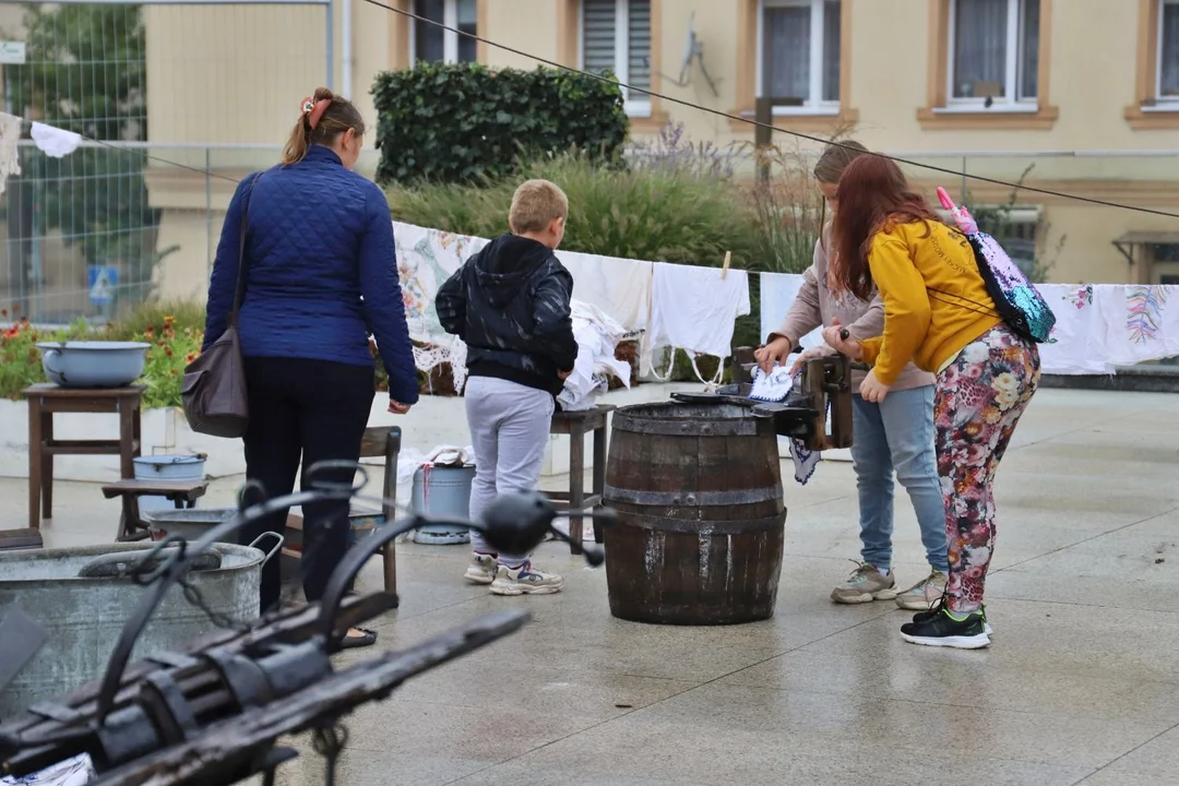 Centrum Kutna tętni życiem. Na mieszkańców czeka m.in. Teatr Wagabunda i wystawa samochodów