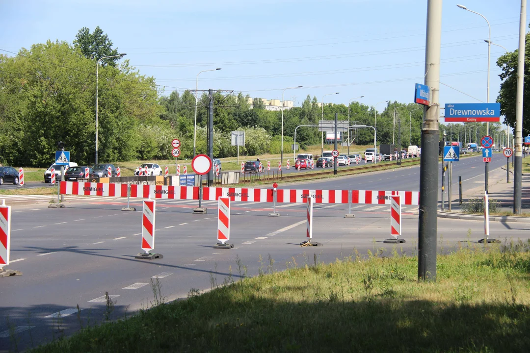 Utrudnienia dla kierowców na al. Włókniarzy w Łodzi