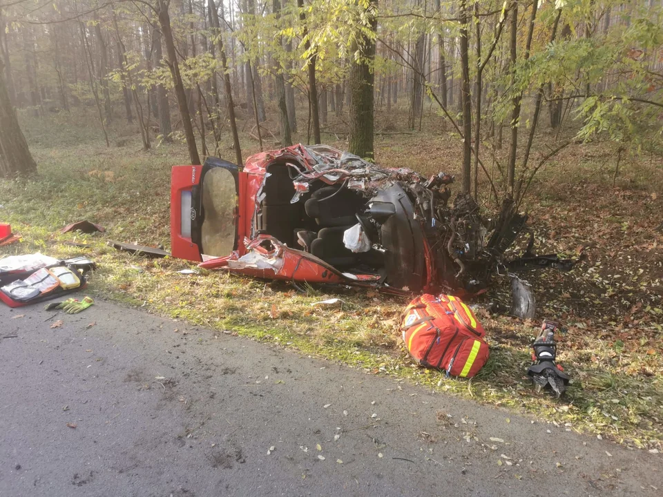 Łódzkie. Zderzenie osobówki z ciężarówką. Nie żyje 33-letni mężczyzna - Zdjęcie główne