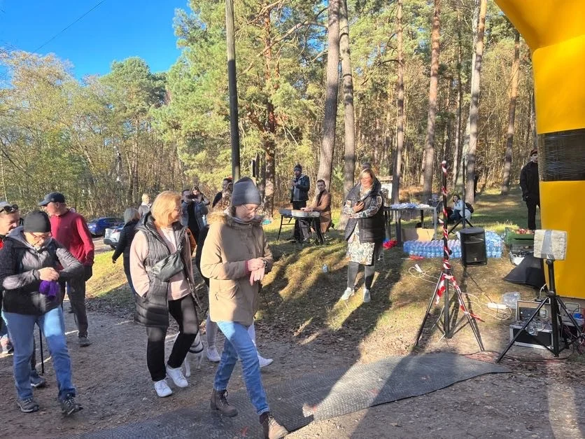 VIII edycja Spaceru i Biegu do Niepodległości w Grotnikach. Piękna pogoda zachęcała do aktywnego spędzania czasu!