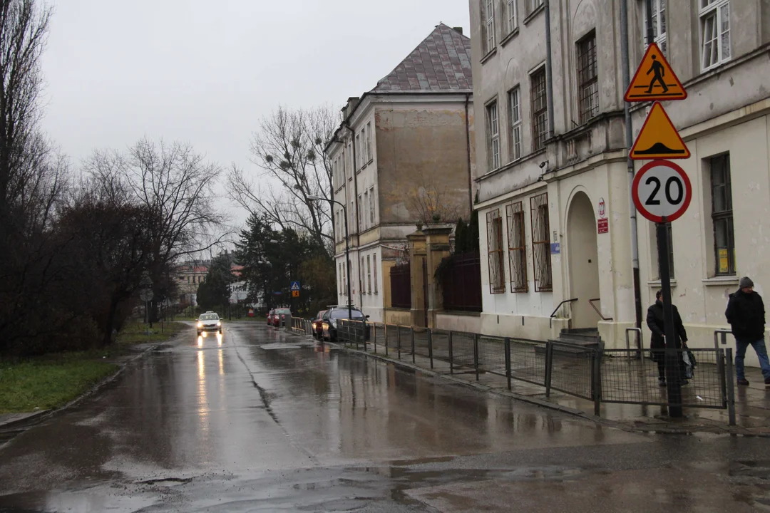 Kierowcy czekają na remont ulicy Leczniczej w Łodzi