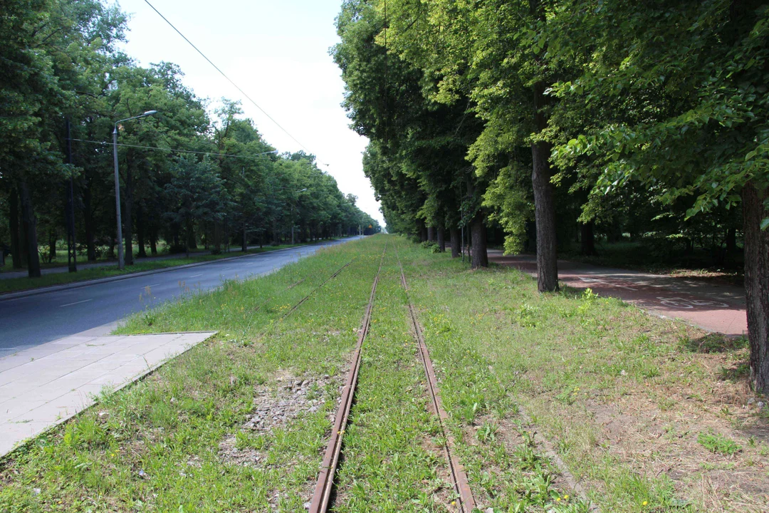 Nieczynne przystanki tramwajowe przy Konstantynowskiej