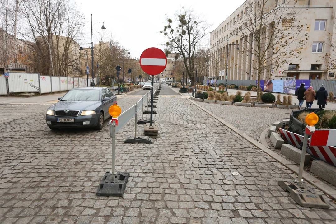 Utrudnienia dla kierowców na ul. Traugutta w Łodzi. Trwa budowa tunelu Kolei Dużych Prędkości