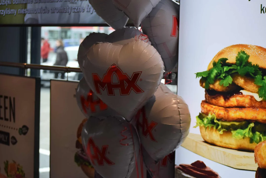 Tłumy łodzian na otwarciu restauracji MAX Premium Burgers. Tego jeszcze w Łodzi nie było [ZOBACZ ZDJĘCIA]