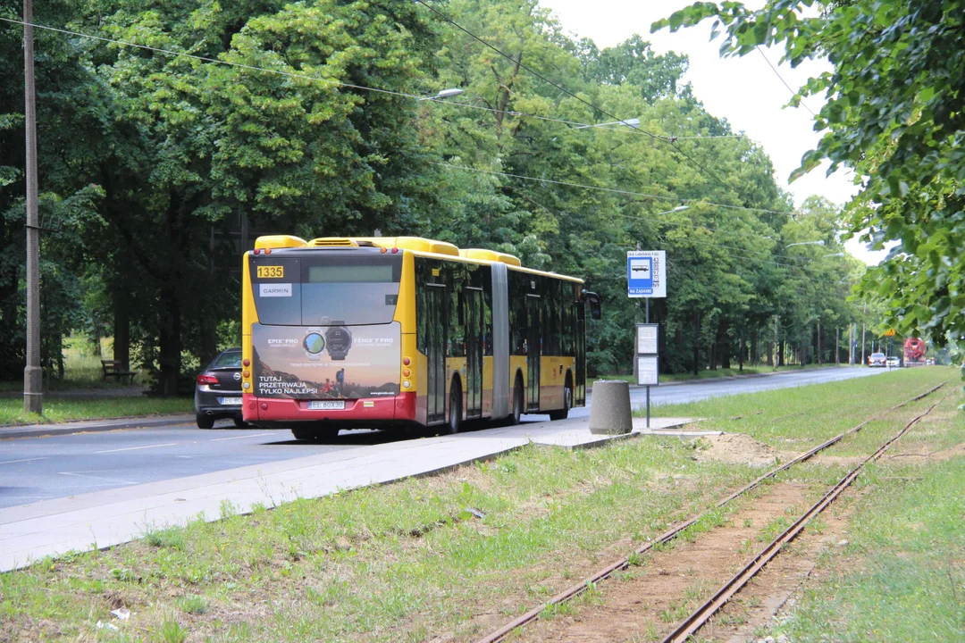 Takiego dojścia do przystanku jeszcze nie było