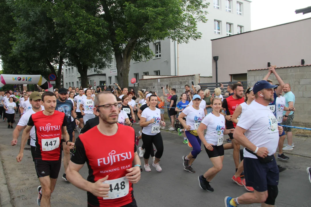 Piknik rodzinny fundacji „Daj piątaka na dzieciaka” na Bałutach