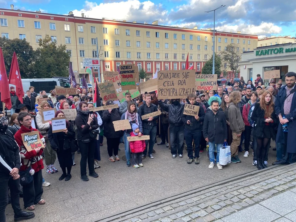 Kilkaset osób pod Manhattanem w geście solidarności z Gazą