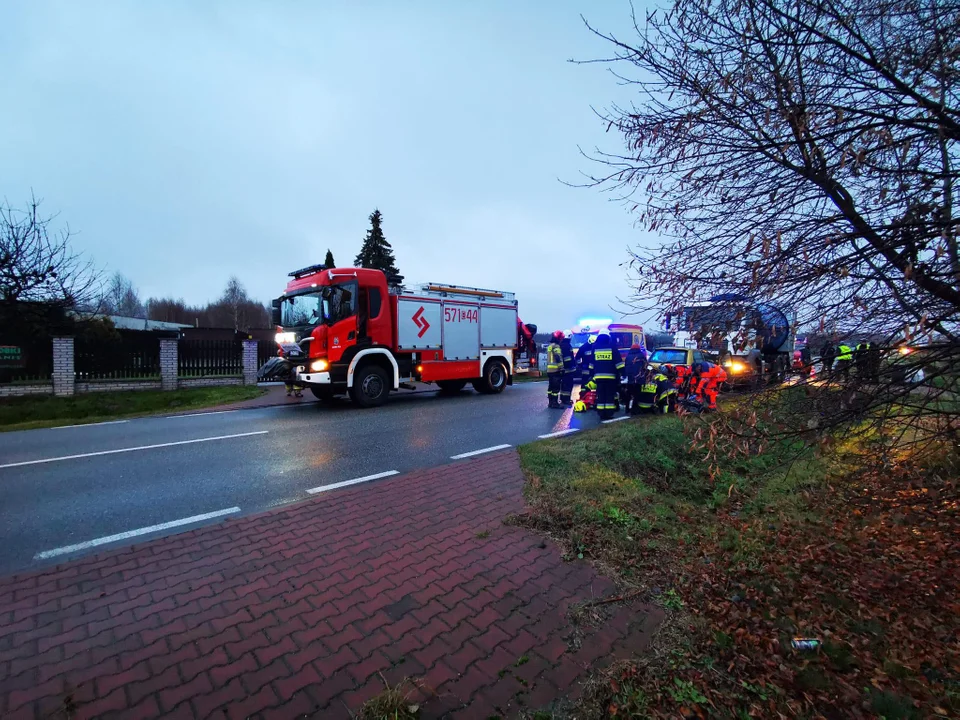 Wypadek  śmiertelny na drodze wojewódzkiej w Tarnówce w gminie Szadek