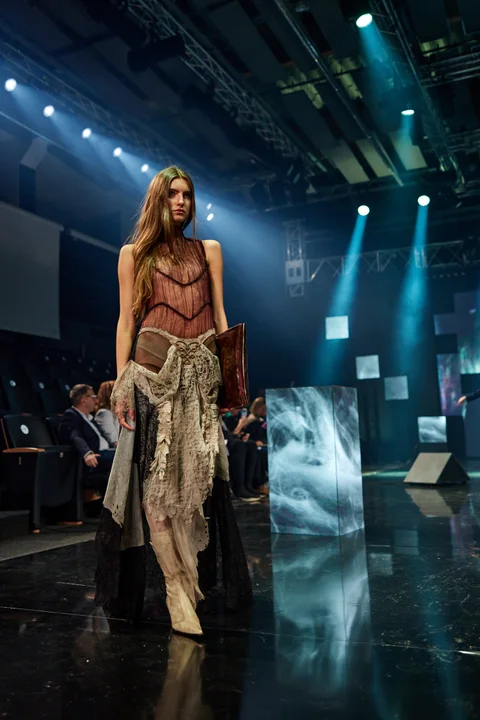 Łódź Young Fashion. Karolina Pieniążek ze Złotą Nitką 2024