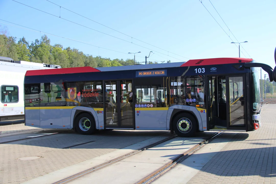 Łódzka Kolej Aglomeracyjna prezentuje nowe autobusy