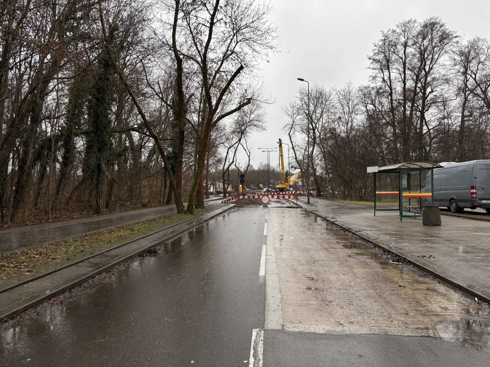 Trwa odbudowa mostku na ulicy Siewnej w Łodzi