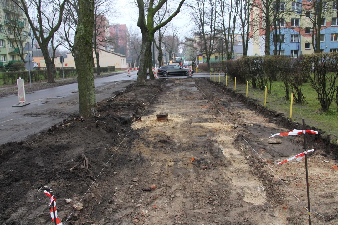 Utrudnienia dla pieszych i podróżnych MPK Łódź na Lutomierskiej