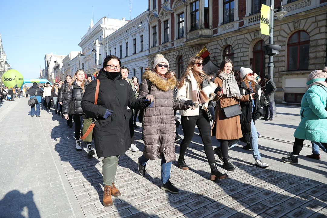 Polonez dla Łodzi. Maturzyści zatańczyli na Piotrkowskiej