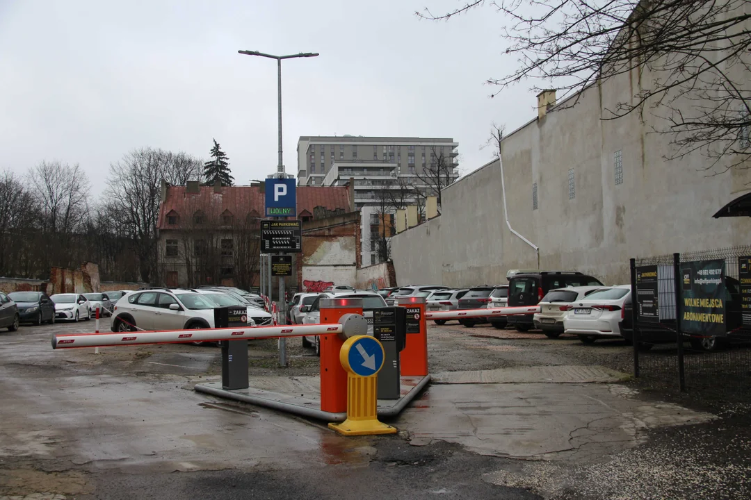 Parkingi w Łodzi - ile zapłacisz za parking w centrum?