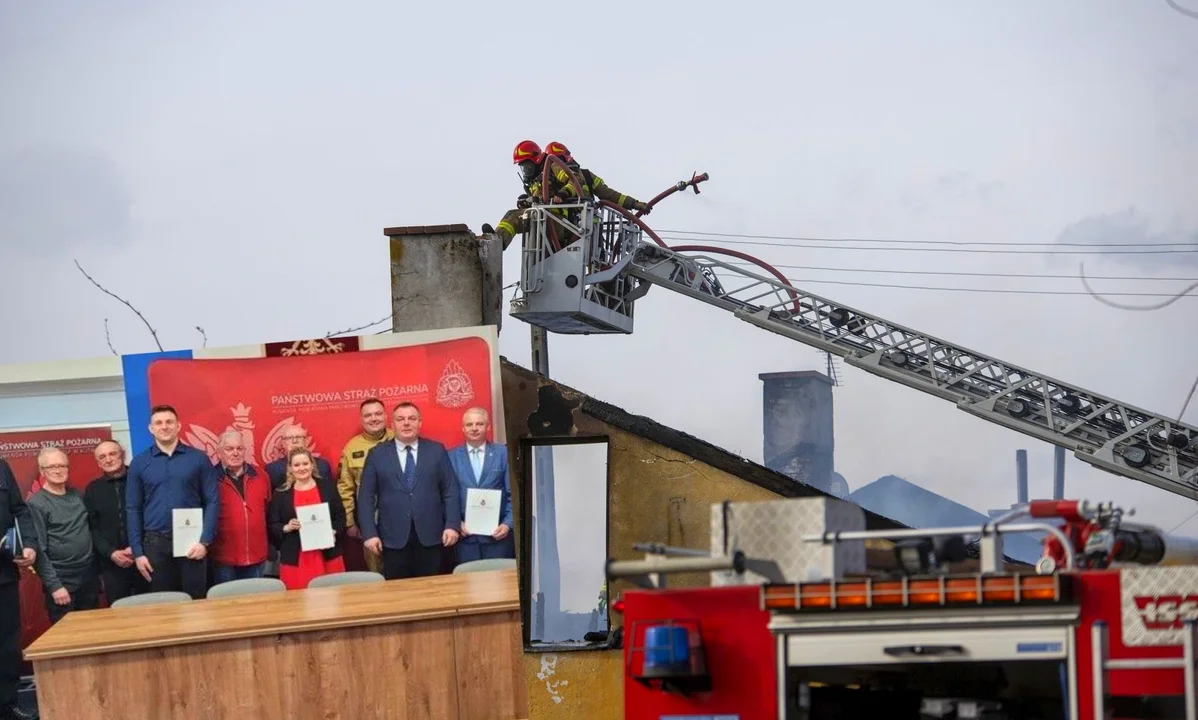 Wielki dzień dla jednostek OSP z powiatu kutnowskiego! Włodarze, prezesi i naczelnicy złożyli podpisy - Zdjęcie główne