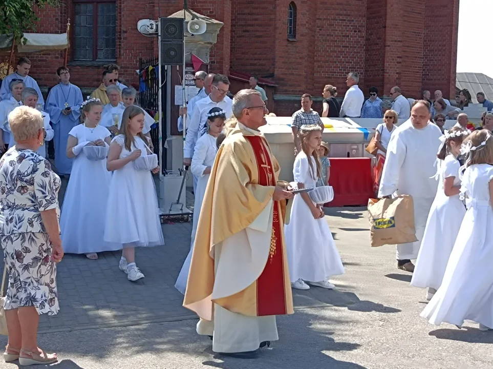 Ulicami Zgierza przeszły procesje Bożego Ciała.