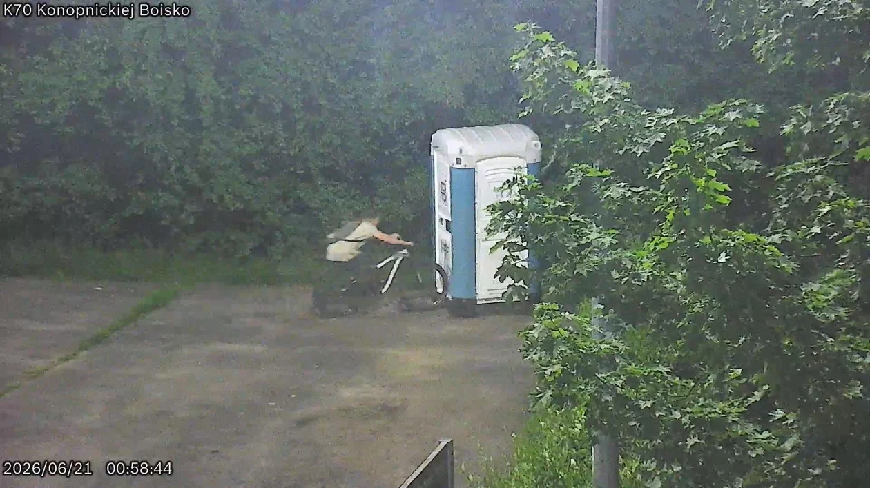 Brutalny atak na TOI TOI na Pomorzu. 14 latek nie dawał za wygraną