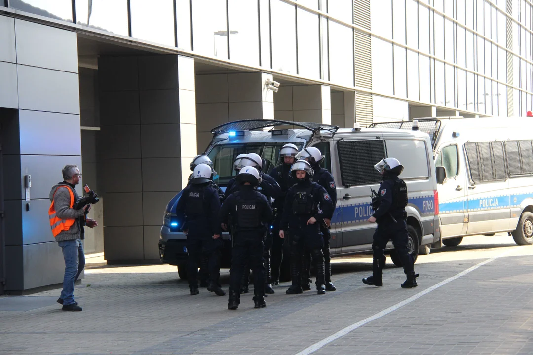 Ćwiczenia służb specjalnych na stadionie ŁKS-u