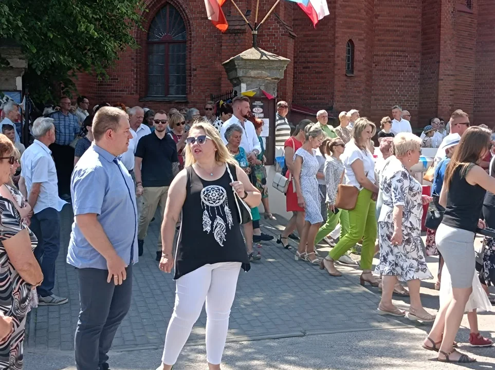 Ulicami Zgierza przeszły procesje Bożego Ciała.