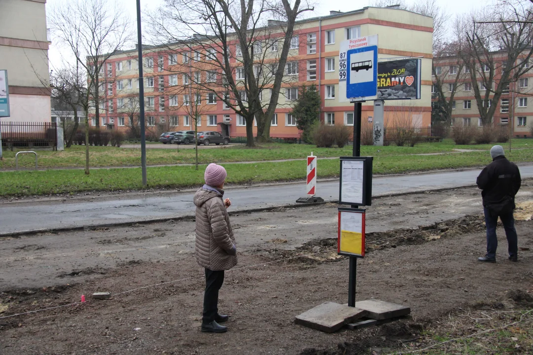 Utrudnienia dla pieszych i podróżnych MPK Łódź na Lutomierskiej