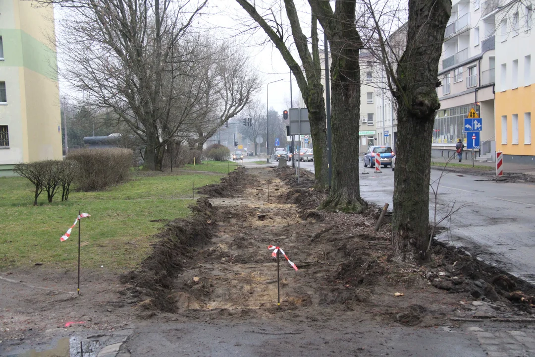 Utrudnienia dla pieszych i podróżnych MPK Łódź na Lutomierskiej