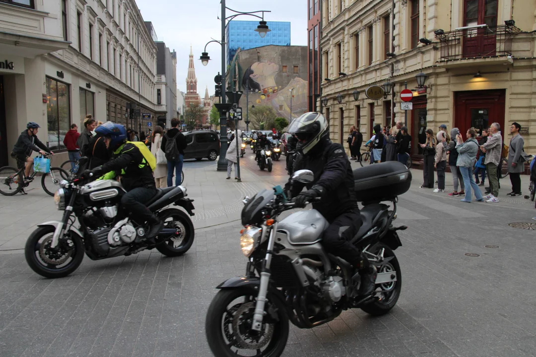 Wielka parada motocyklowa na ulicy Piotrkowskiej w Łodzi