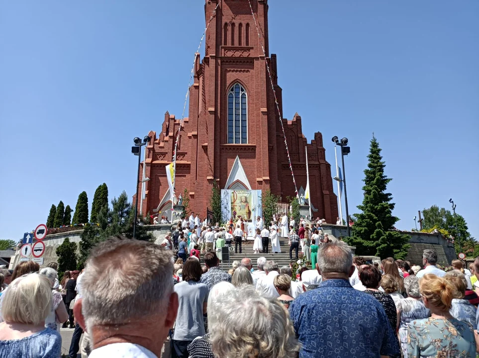 Ulicami Zgierza przeszły procesje Bożego Ciała.