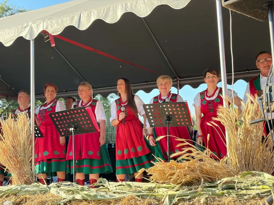 Mieszkańcy bawili się na dożynkach w Sierakowie