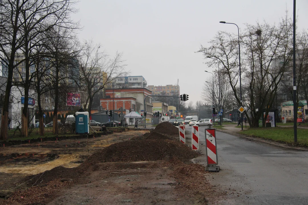 Utrudnienia dla pieszych i podróżnych MPK Łódź na Lutomierskiej