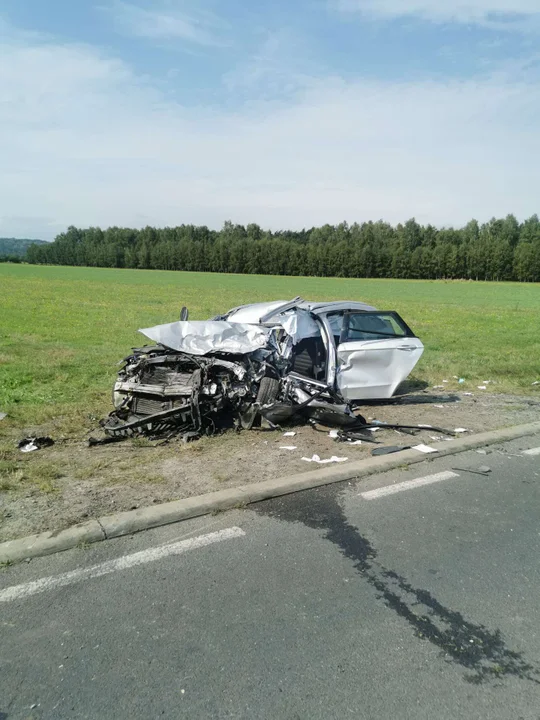 Śmiertelny wypadek pod Piotrkowem. Osobówka zderzyła się z ciągnikiem. Są utrudnienia w ruchu!