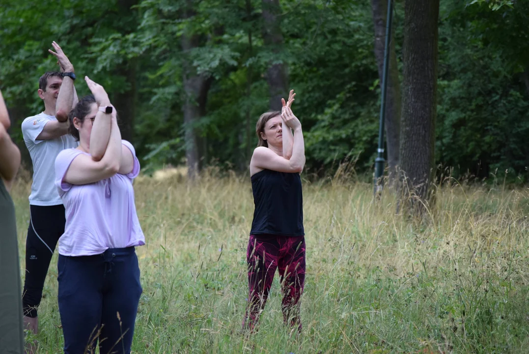 Joga w parku na Zdrowiu