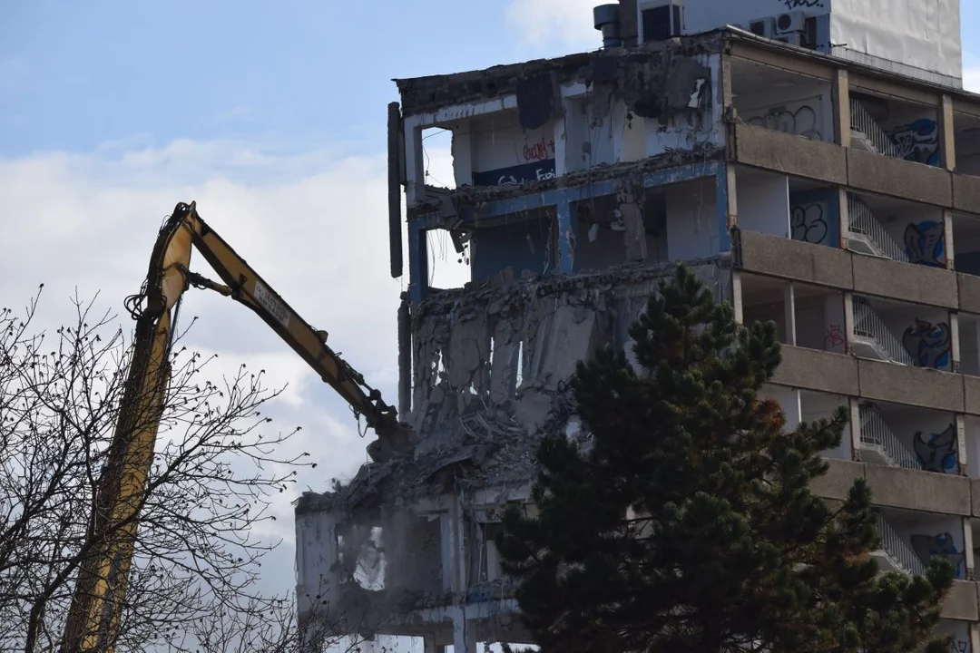 Wyburzają zakłady dawnej Elty przy Lodowej w Łodzi