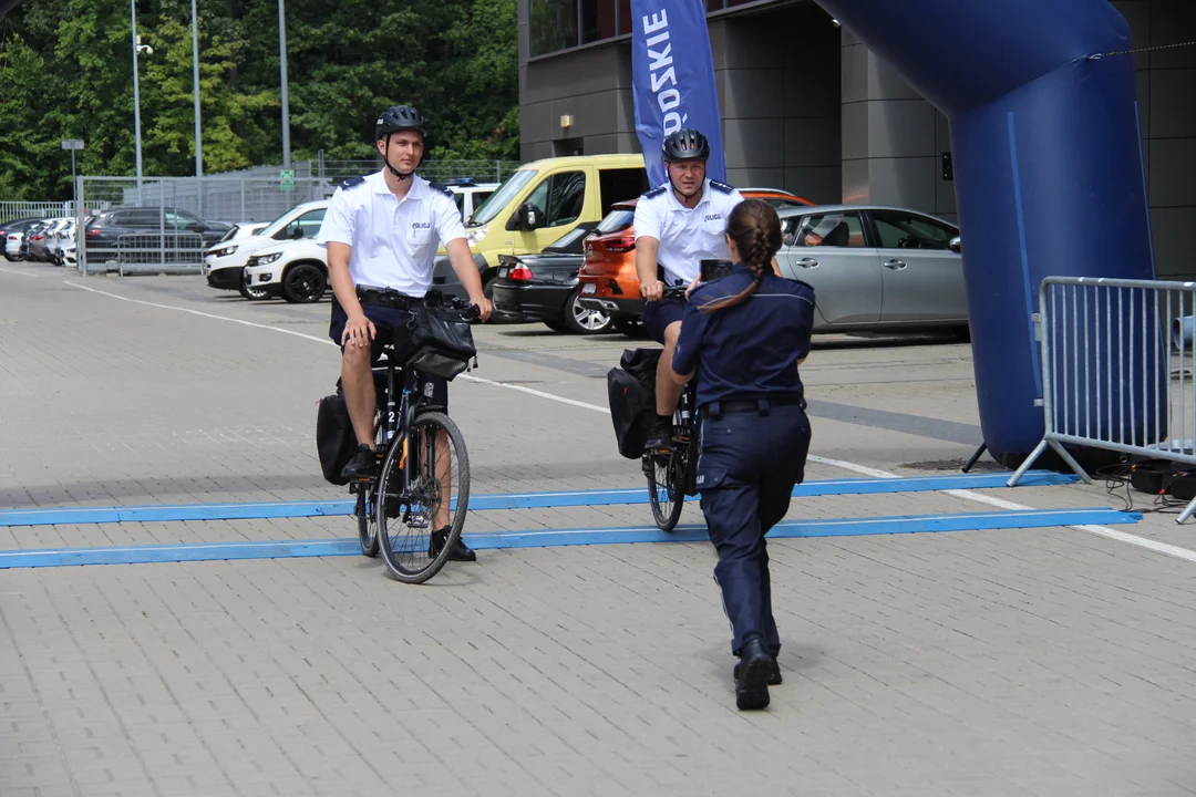 Piknik rodzinny "Bezpieczne Wakacje z Mundurem" pod Atlas Areną