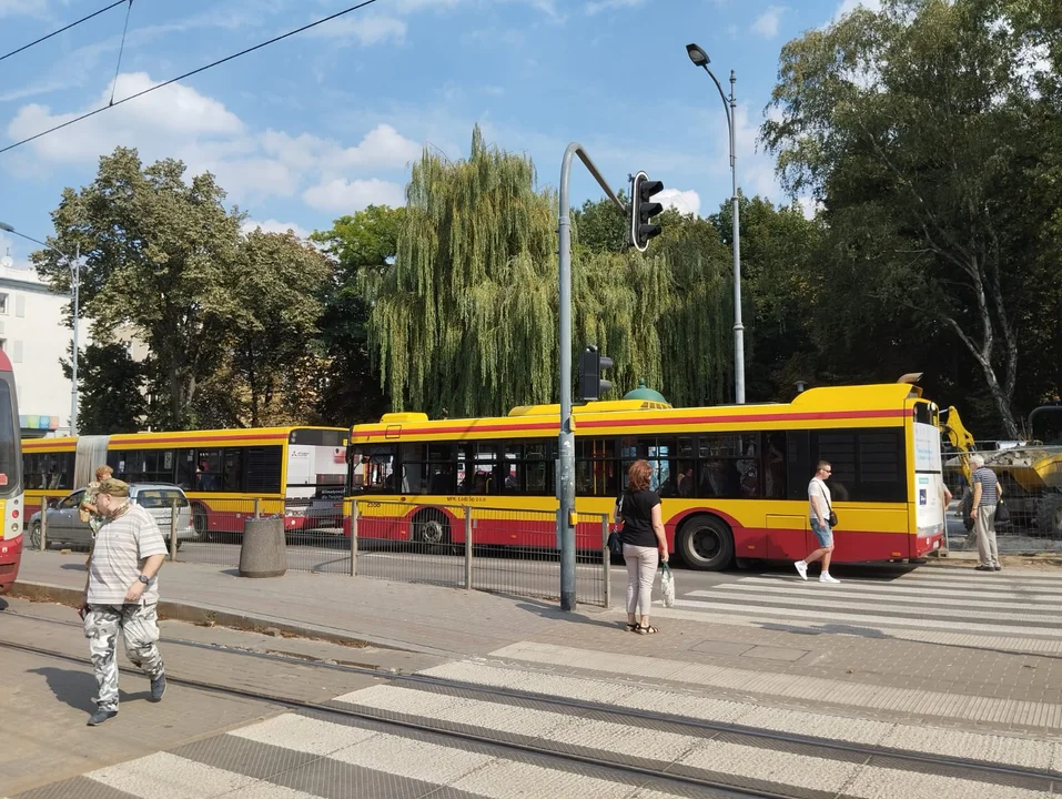 Utrudnienia dla pieszych i rowerzystów na ul. Zachodniej