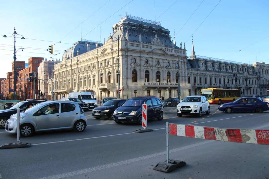 Zmiana organizacja ruchu na ważnym odcinku Zachodniej. Ulica stanęła w korku, a skrzyżowanie zostało zablokowane [ZDJĘCIA] - Zdjęcie główne