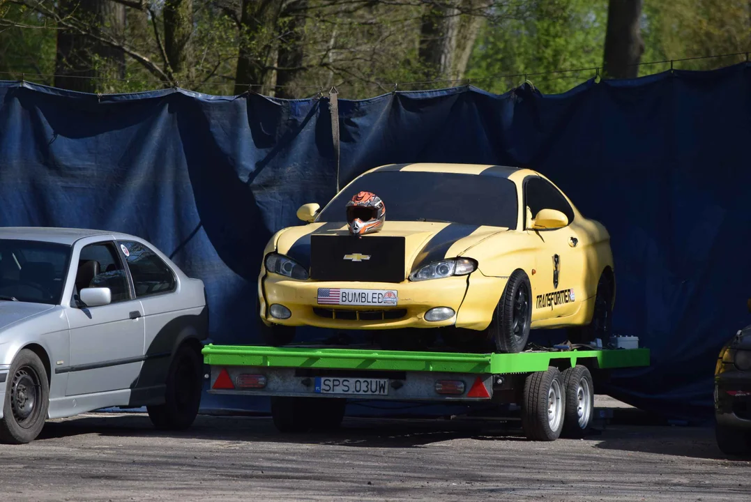 Giganty na czterech kołach zrobiły duże show! Widowiskowy pokaz monster trucków